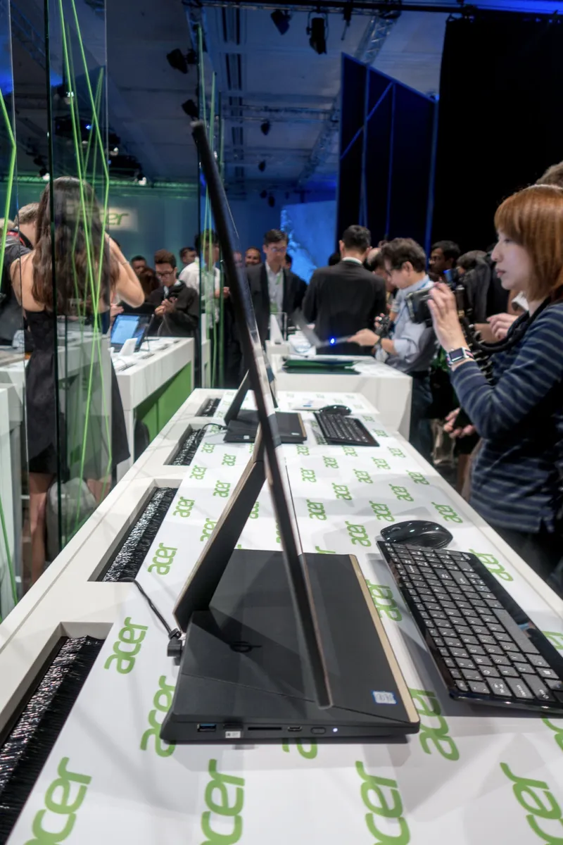 The Acer Predator Orion 9000 is an 18-core dream for l33t gamers! 5