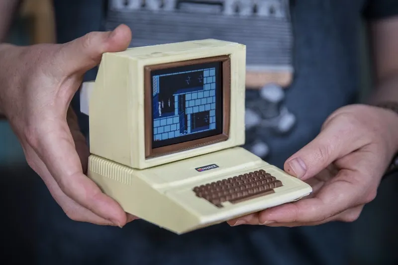 Video: How to build a Mini Apple II replica!!