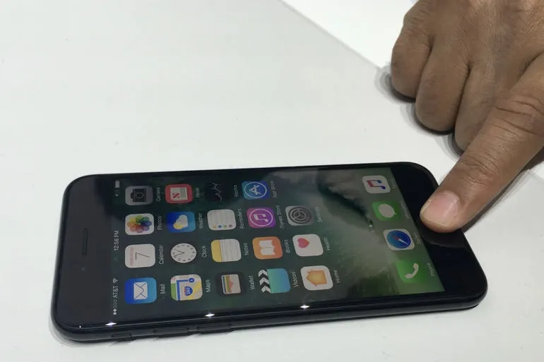 Top 8 things we want to see from the upcoming iPhone 8... 3