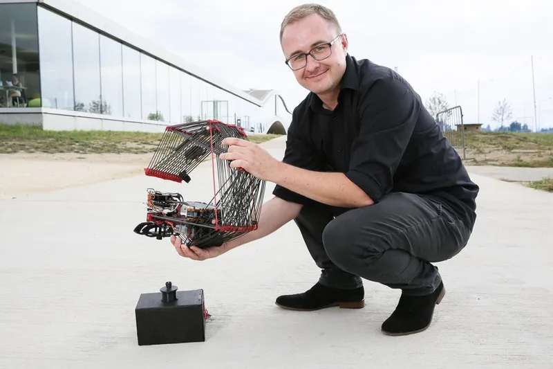 Video: Origami-inspired delivery drone... 6