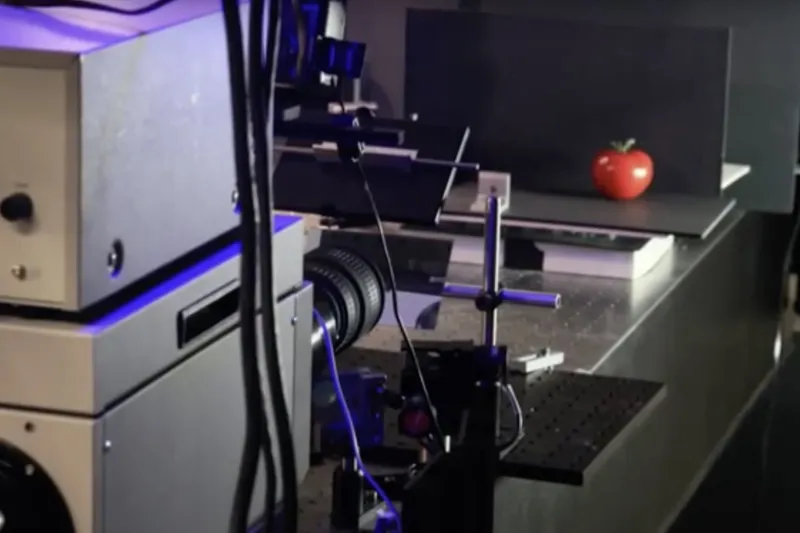Video: The fastest camera that can capture light as it travels!!