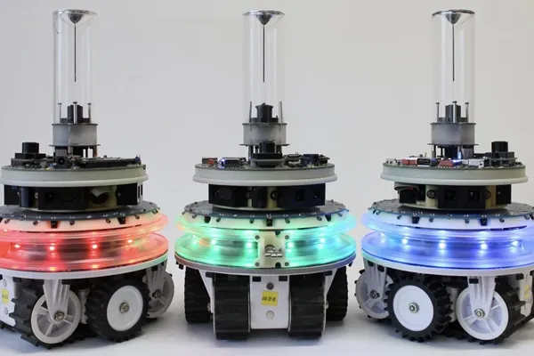 Video: Self-healing and self-adapting robots!! 1