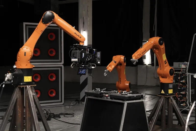 Video: STOP what you are doing and watch this Robots vs. Music 0