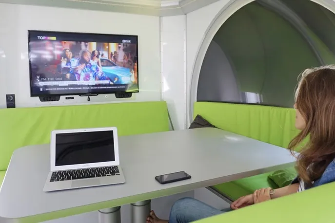 A 360-degree rotating caravan: The Scarabane!! 8