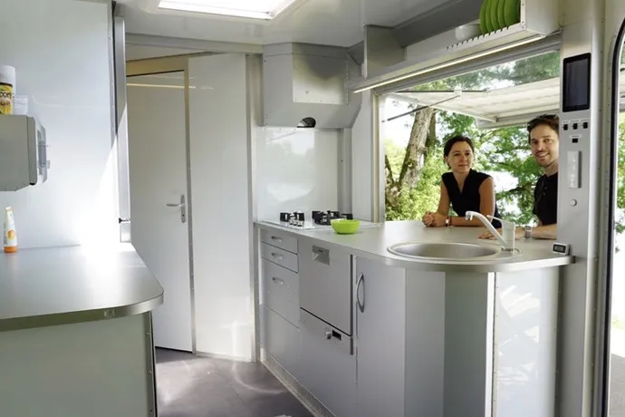 A 360-degree rotating caravan: The Scarabane!! 7