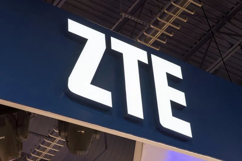 ZTE may unveil a dueal-screen folding phone!! 1