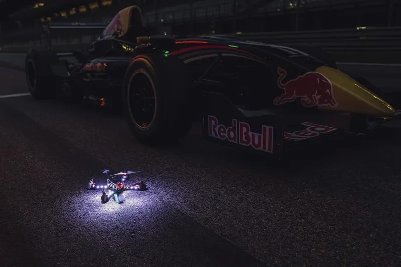 Video: Red Bull crosses-over into Drone Racing 15