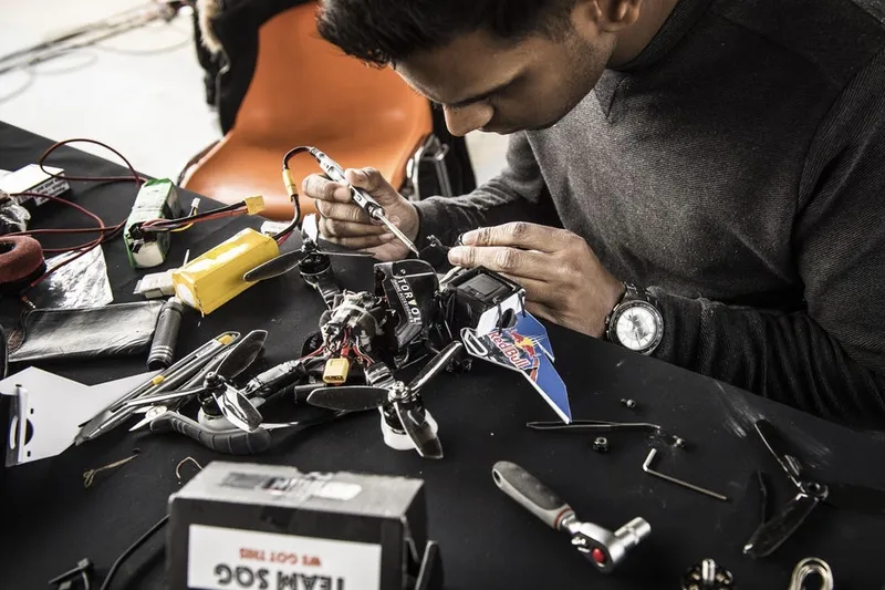 Video: Red Bull crosses-over into Drone Racing 21