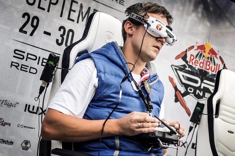 Video: Red Bull crosses-over into Drone Racing 14