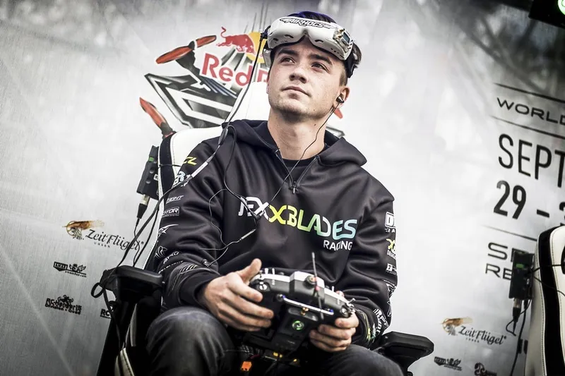 Video: Red Bull crosses-over into Drone Racing 0