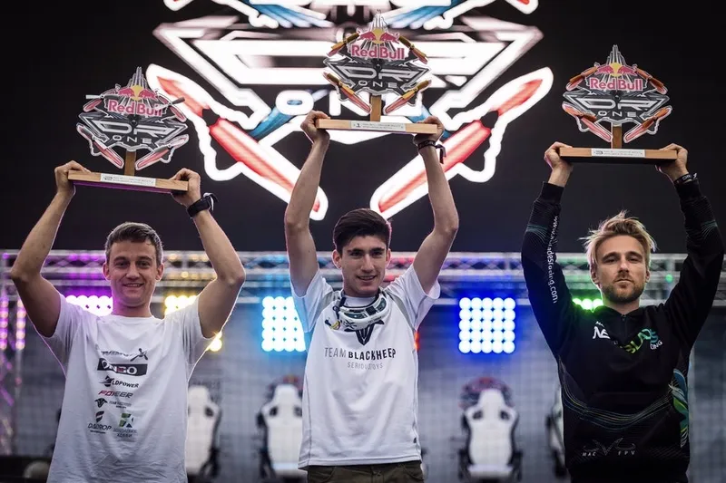 Video: Red Bull crosses-over into Drone Racing 1