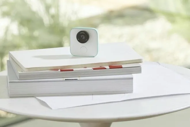 Video: Google's Clips camera can be your photographer 1