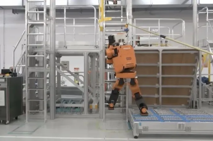 Video: Honda reveals a new robot at IROS conference! 4
