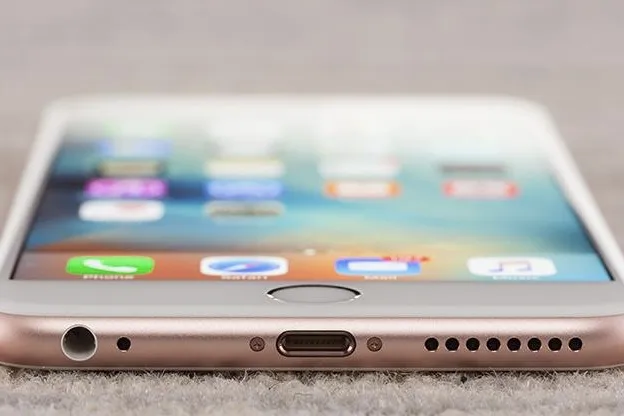 Is Apple intentionally slowing down your old iPhone 1