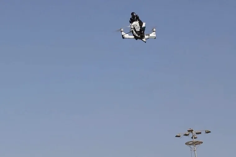 Video: Dubai Police unveils a new hoverbike!! 2