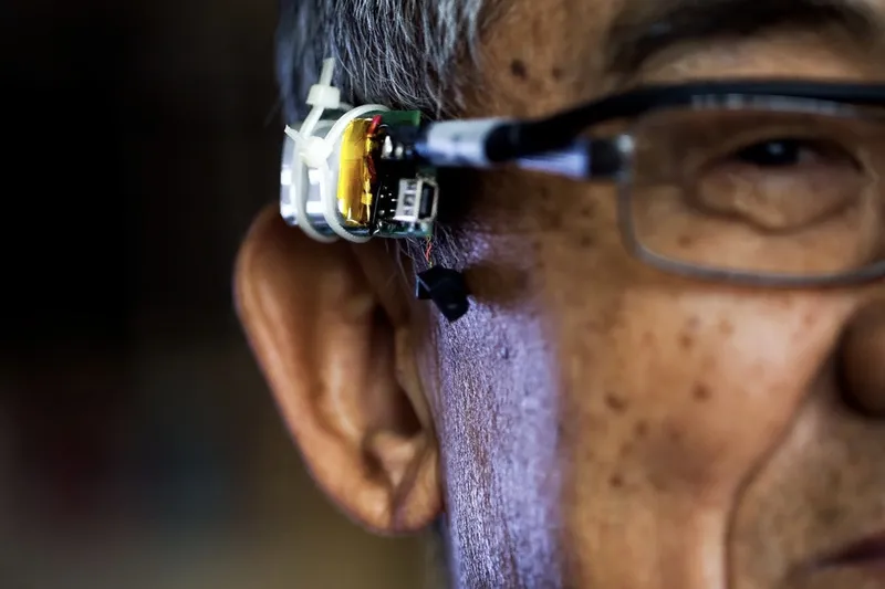 These eyeglasses feels your voice through your skin 0