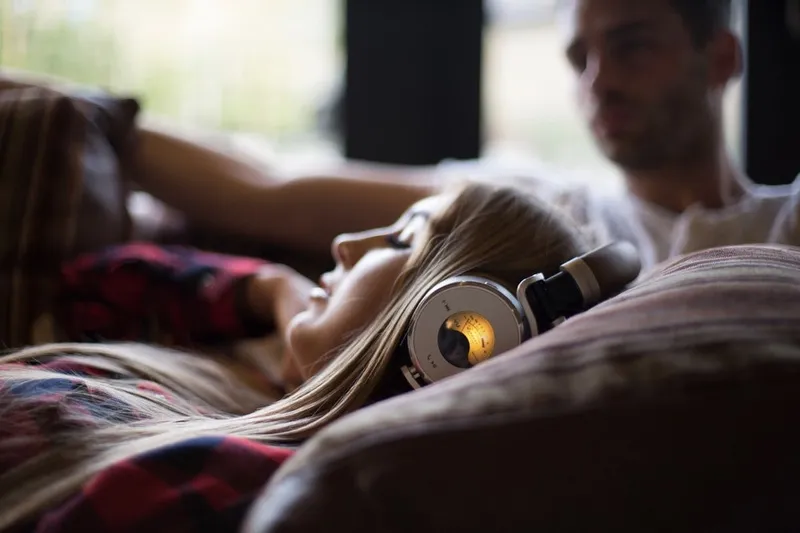 These headphones feature a working VU meter on the outside!! 4