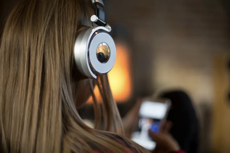 These headphones feature a working VU meter on the outside!! 5