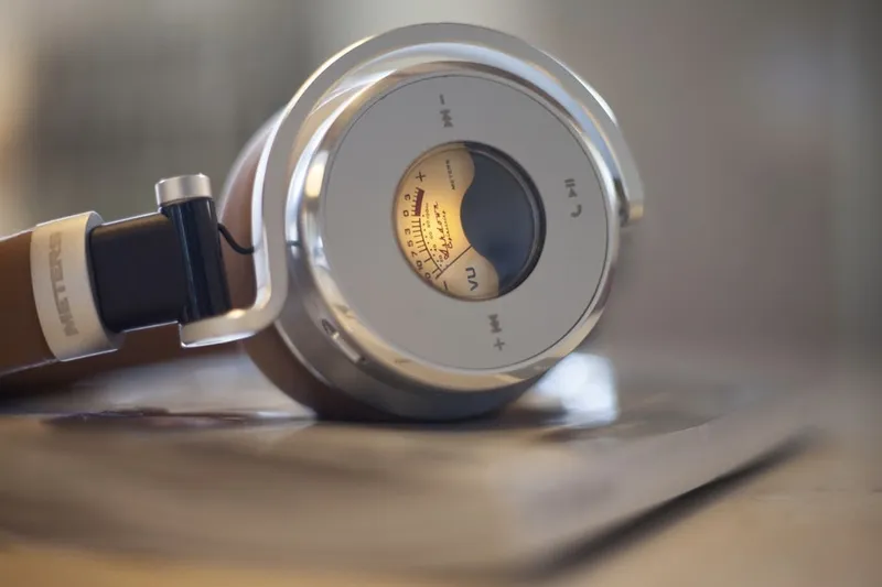 These headphones feature a working VU meter on the outside!! 6