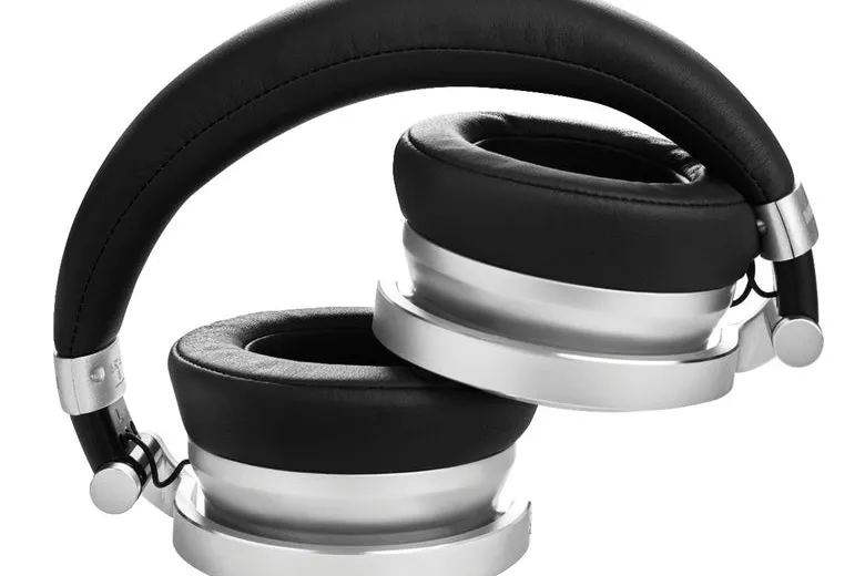 These headphones feature a working VU meter on the outside!! 1