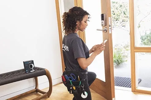 Not home? No Worries, Amazon lets the delivery person slip inside 2