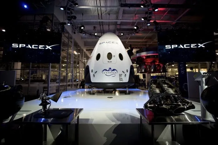 Video: Check out SpaceX's Dragon 2 hover test 3