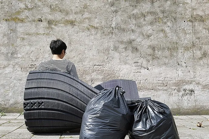 3D-Printer plastic bags become urban furniture