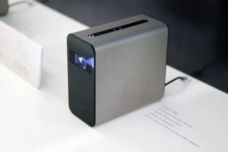 Video: Sony's Xperia Touch projects against walls and floors !