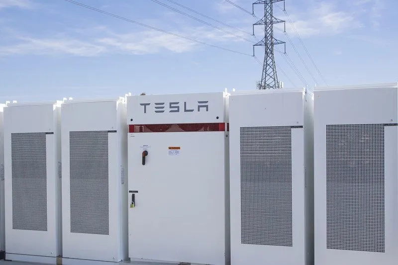 Tesla launches biggest lithium-ion battery set in South Australia 1