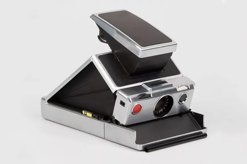 Saint Laurent releases a new original-polaroid camera 0