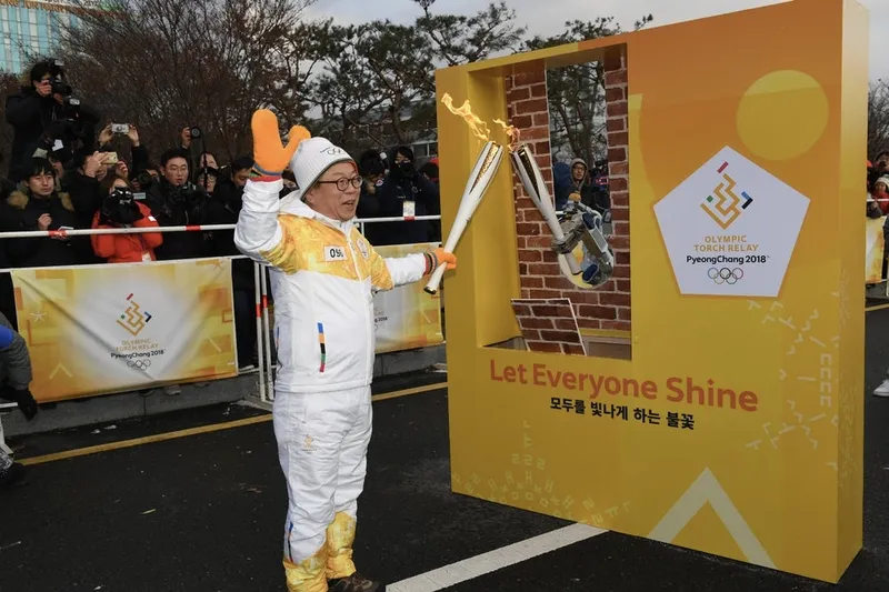 Robot carries the Olympic tourch in South Korea 6