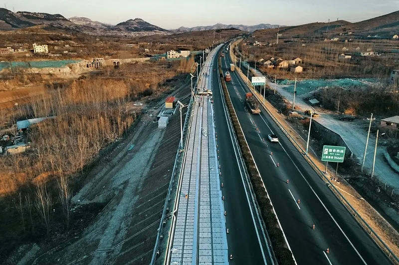 Video; Introducing the world's first solar highway in China