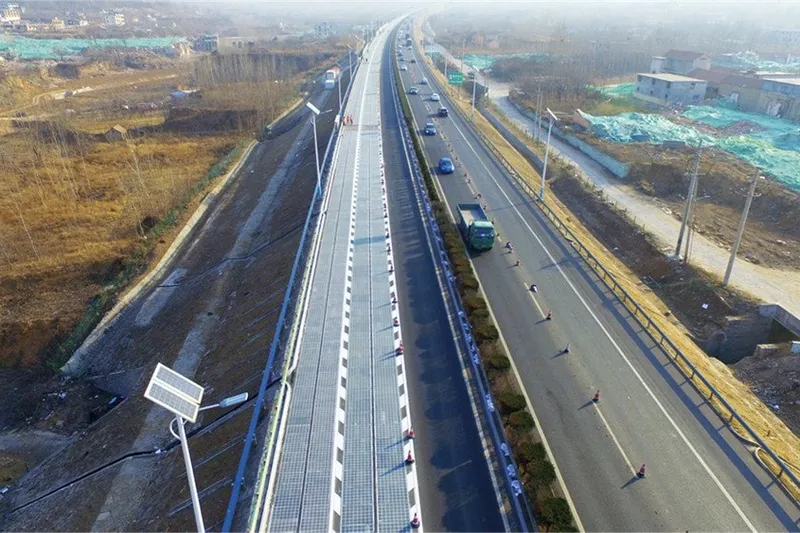 Video; Introducing the world's first solar highway in China