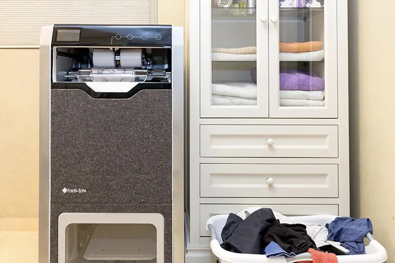 Video: Hate folding clothes, do not fear, cause FoldiMate is here