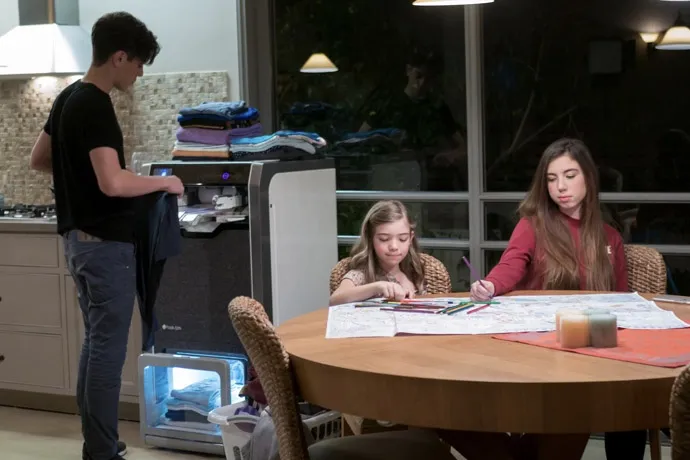 Video: Hate folding clothes, do not fear, cause FoldiMate is here