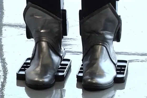 Creepy life-like robot, Sophia, finally get legs