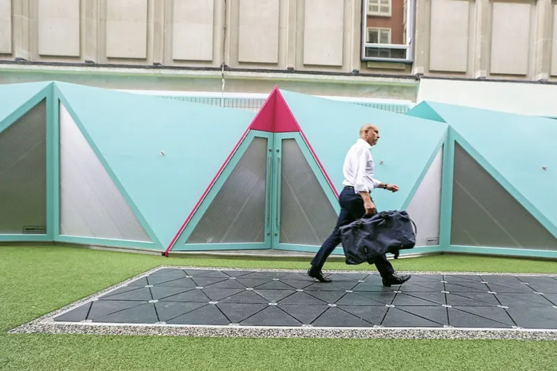 Pavegen Walkway in London turns people's footsteps into electricity!! 2