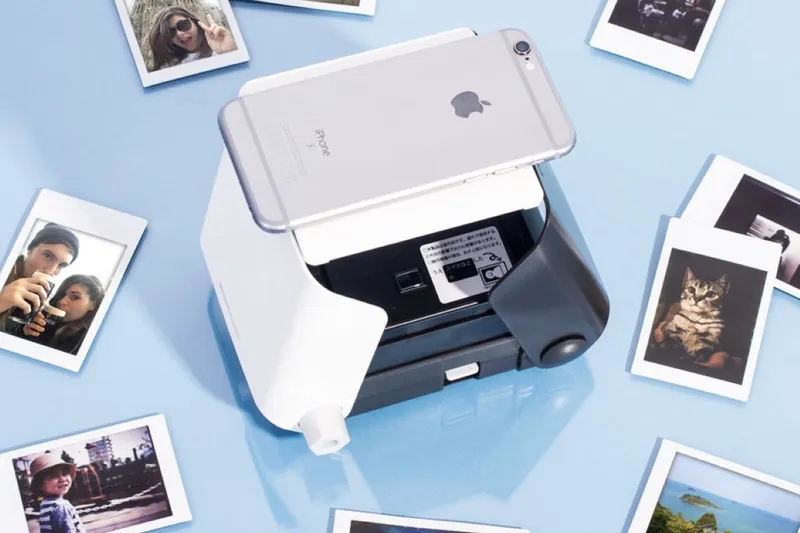 This gadget turns your smartphone into a polaroid camera!!