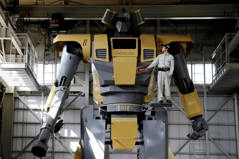 This guy claims to have built the world's largest robot
