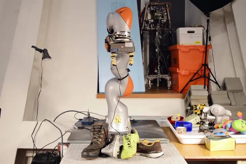 A Robotic Arm Has Thought Itself How To See Objects