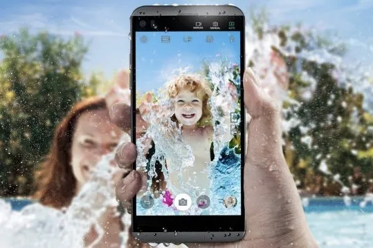 LG Q8 is the smaller, waterproof LG V20 0