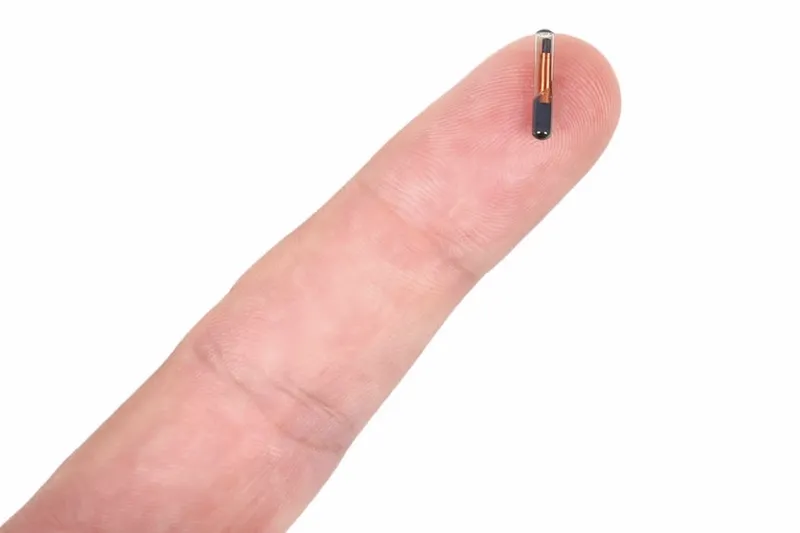 US company will implant free microchips in all employees' hands!! 0