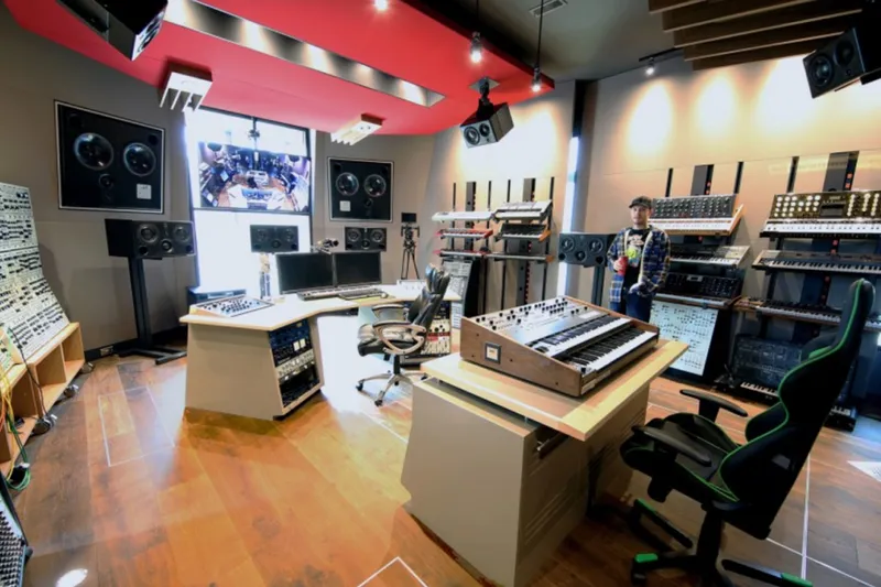 Deadmau5's Home Studio - Biggest Music Geek!
