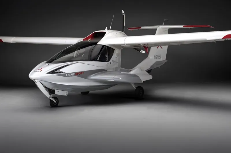 Video: The Icon A5 Aircraft features foldable wings! 9