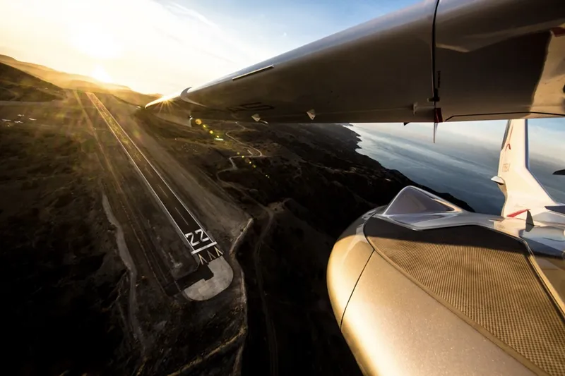 Video: The Icon A5 Aircraft features foldable wings! 6