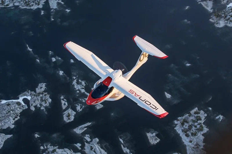 Video: The Icon A5 Aircraft features foldable wings! 4