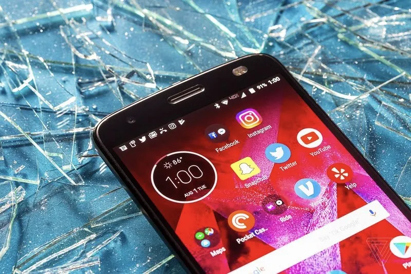 Video: Hands-On review of the Motorola Moto Z2 Force! 2