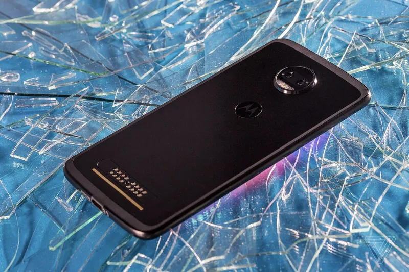 Video: Hands-On review of the Motorola Moto Z2 Force! 1