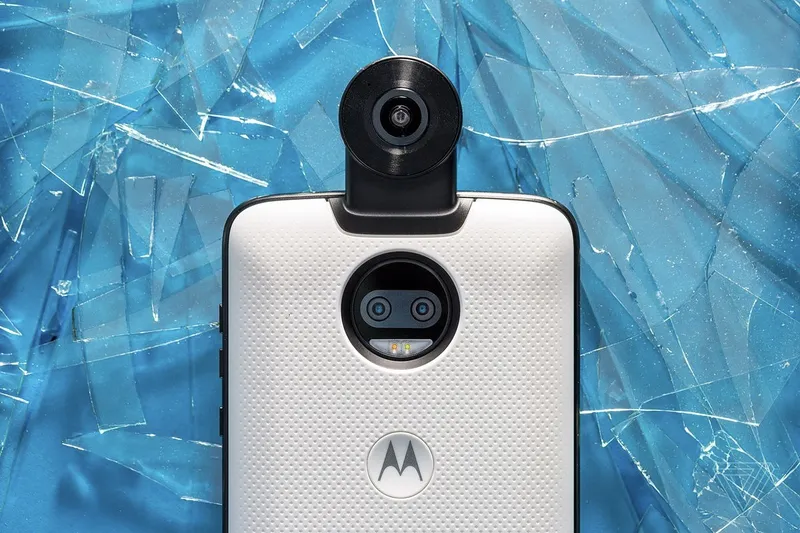 Video: Hands-On review of the Motorola Moto Z2 Force! 3