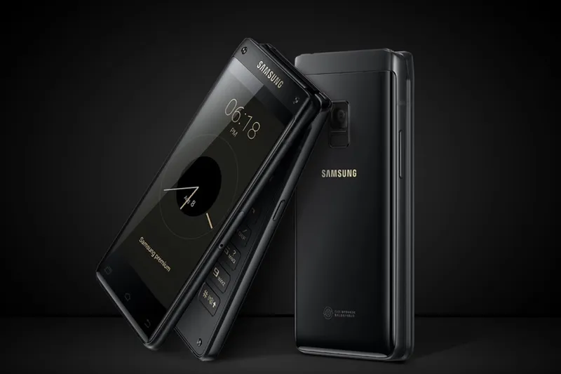 Samsung designs a retro flip-phone!! 0